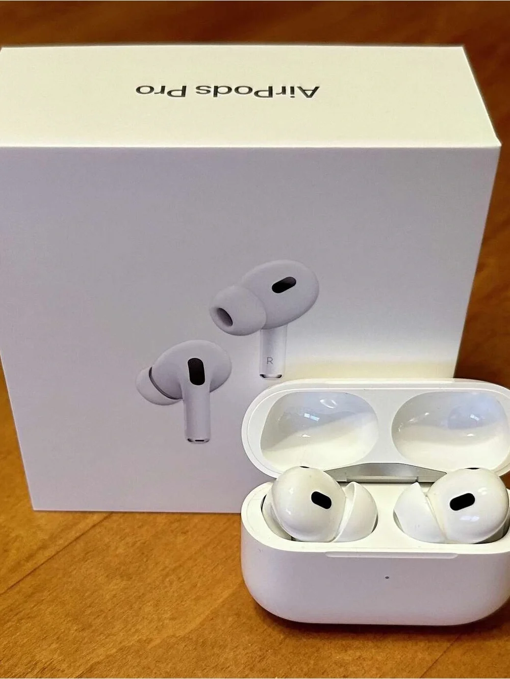 Apple White AirPods Pro with Charging Case